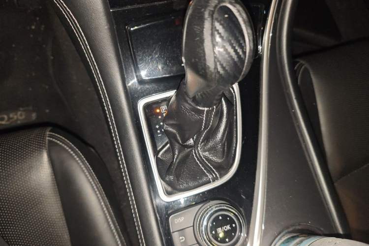 Used Infiniti Q50 2014 2.0T Comfort Edition Gear Lever