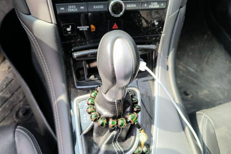 Used Infiniti Q50 2014 3.7L Comfort Edition Gear Lever