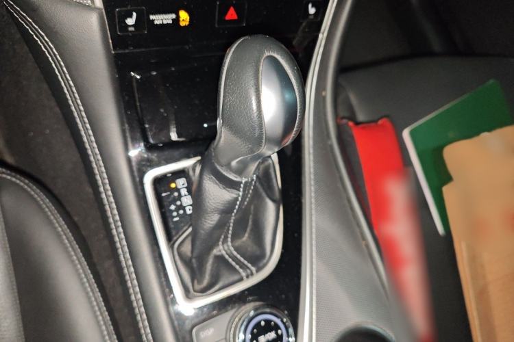 Used Infiniti Q50 2014 3.7L Comfort Edition Gear Lever