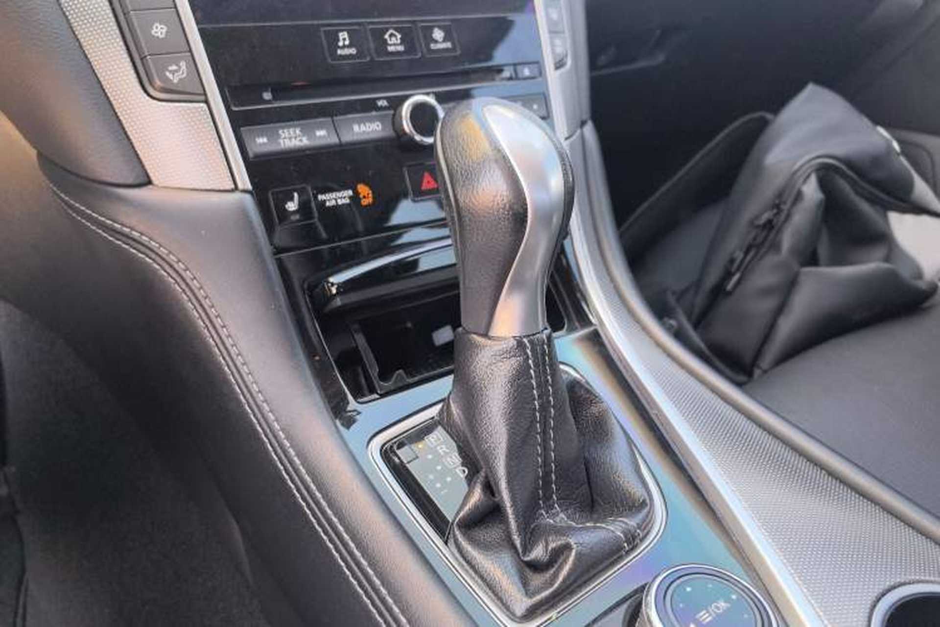 Used Infiniti Q50 2014 3.7L Comfort Edition Gear Lever
