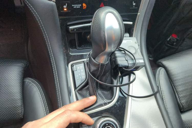 Used Infiniti Q50 2014 3.7L Luxury Sport Edition Gear Lever