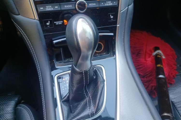 Used Infiniti Q50 2014 3.7L Luxury Sport Edition Gear Lever