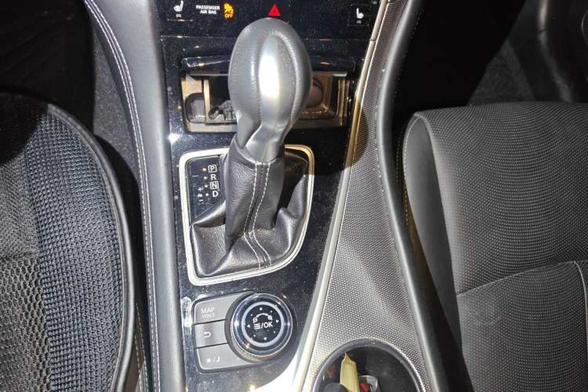 Used Infiniti Q50 2014 2.0T Luxury Edition Gear Lever