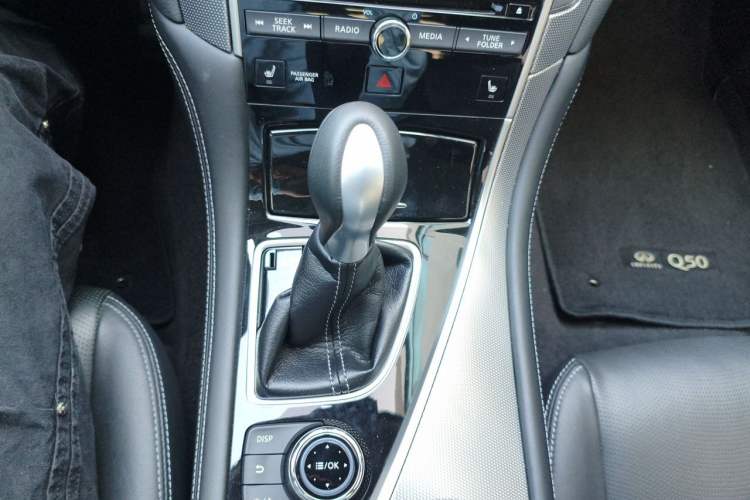 Used Infiniti Q50 2014 3.7L Comfort Edition Gear Lever