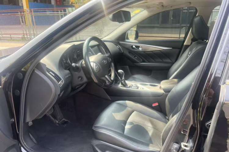 Used Infiniti Q50 2014 3.7L Comfort Edition Interior 2