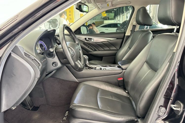 Used Infiniti Q50 2014 3.7L Comfort Edition Interior 2