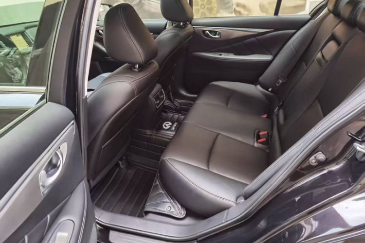 Used Infiniti Q50 2014 2.0T Luxury Edition Interior 2