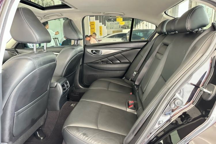 Used Infiniti Q50 2014 3.7L Comfort Edition Interior 3