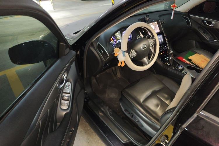 Used Infiniti Q50 2014 3.7L Comfort Edition Interior 3