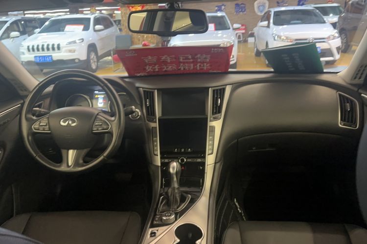 Used Infiniti Q50 2014 2.0T Luxury Edition Interior 3