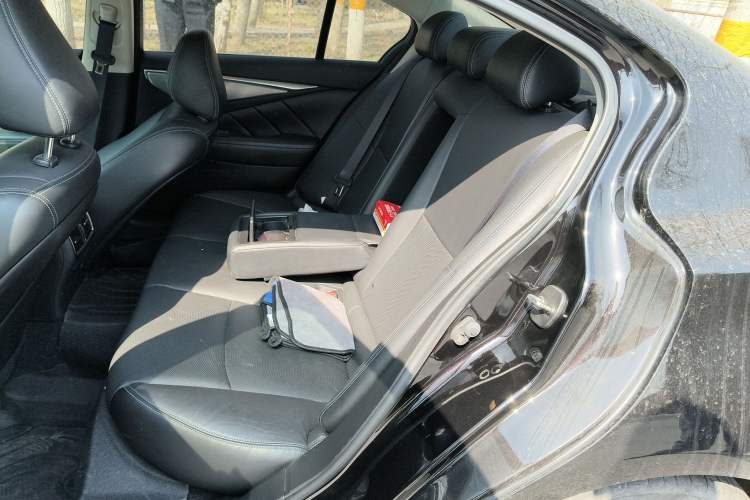 Used Infiniti Q50 2014 3.7L Comfort Edition Left Rear Seat