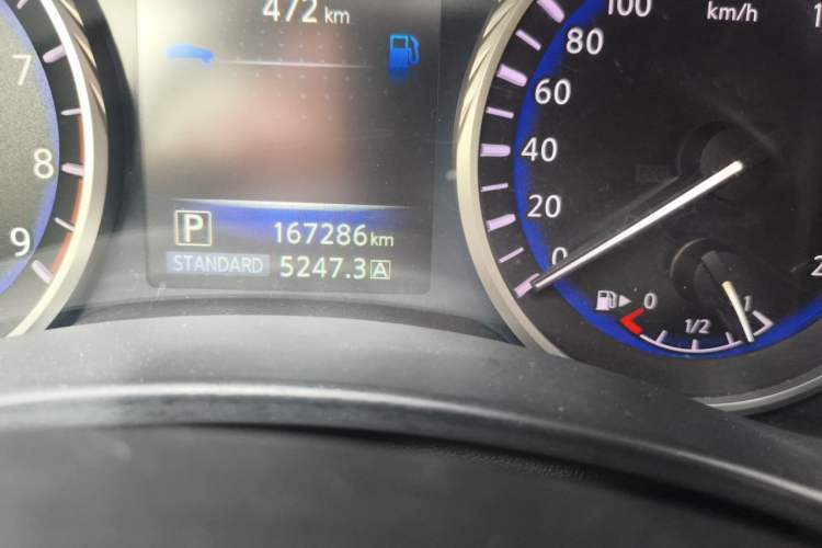Used Infiniti Q50 2014 3.7L Luxury Sport Edition Odometer Close Up