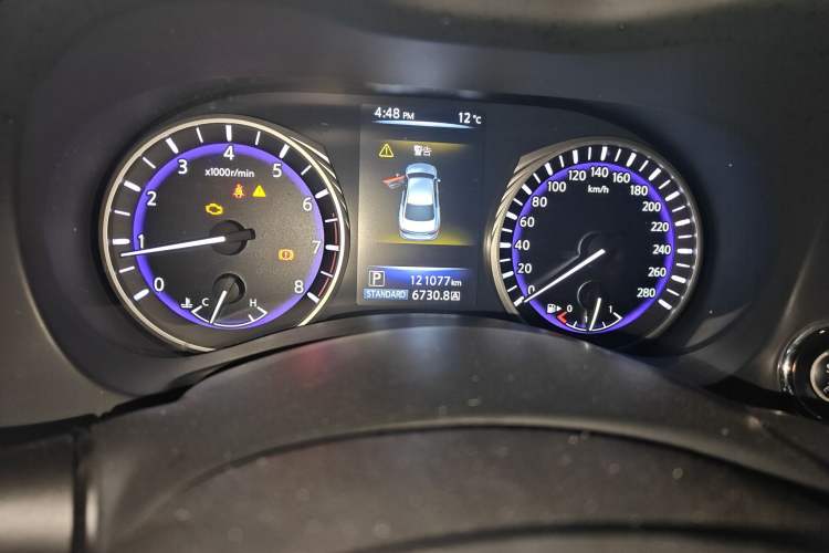 Used Infiniti Q50 2014 2.0T Luxury Sport Edition Odometer Close Up