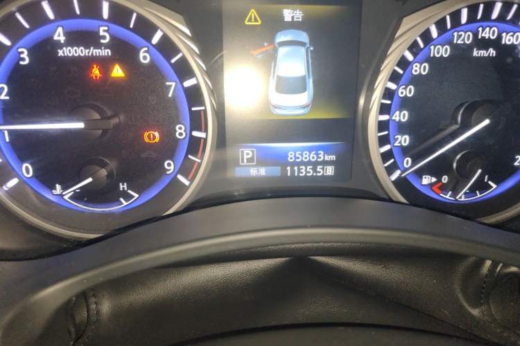 Used Infiniti Q50 2014 3.7L Comfort Edition Odometer Close Up