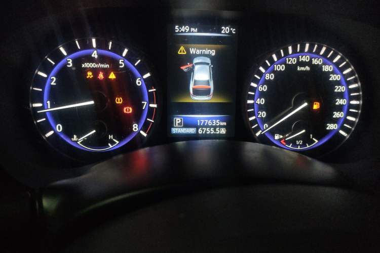 Used Infiniti Q50 2014 2.0T Luxury Edition Odometer Close Up