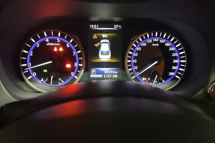 Used Infiniti Q50 2014 3.7L Luxury Sport Edition Odometer Close Up