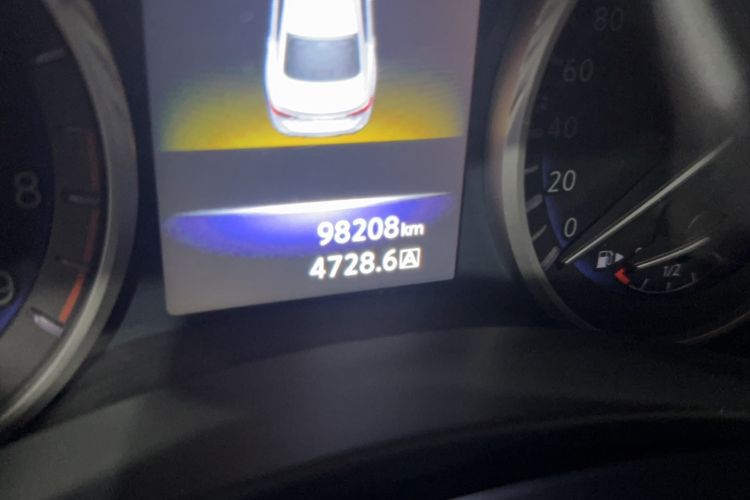 Used Infiniti Q50 2014 3.7L Comfort Edition Odometer Close Up