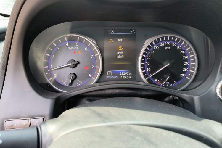 Used Infiniti Q50 2014 3.7L Comfort Edition Odometer Close Up