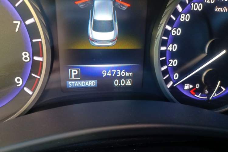 Used Infiniti Q50 2014 3.7L Luxury Sport Edition Odometer Close Up