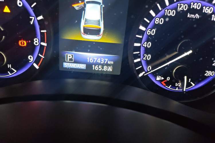 Used Infiniti Q50 2014 3.7L Comfort Edition Odometer Close Up