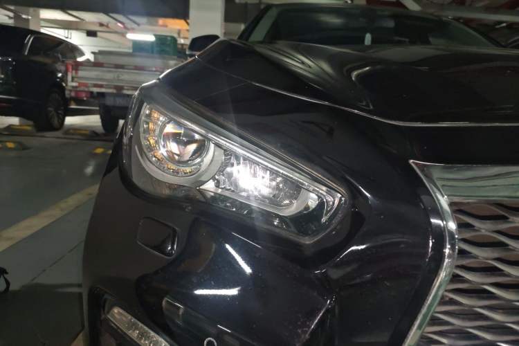 Used Infiniti Q50 2014 3.7L Comfort Edition Right Front Headlight