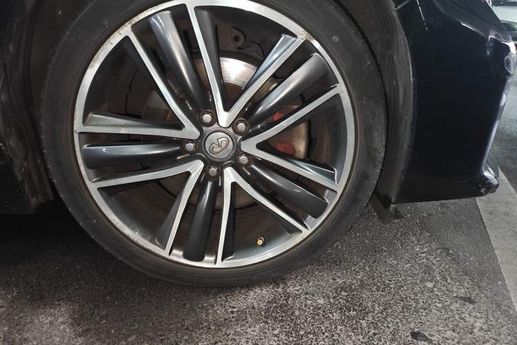 Used Infiniti Q50 2014 2.0T Luxury Sport Edition Right Front Wheel Hub