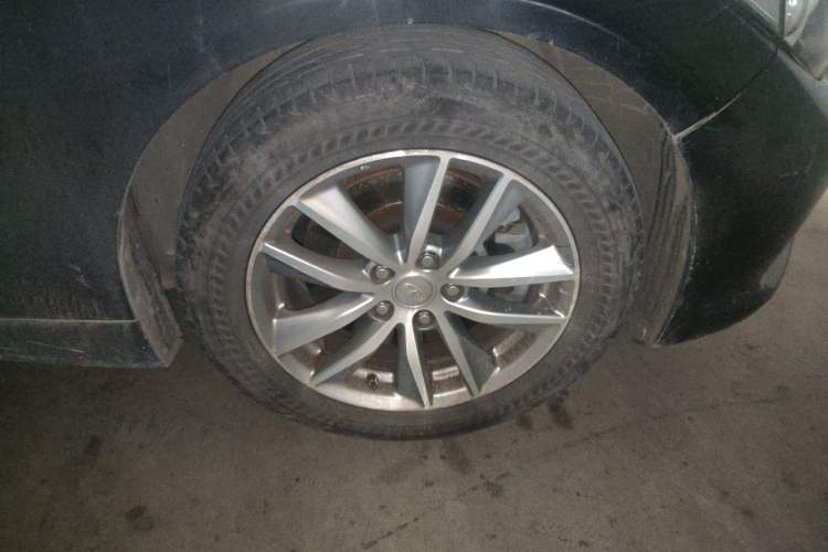 Used Infiniti Q50 2014 2.0T Luxury Edition Right Front Wheel Hub
