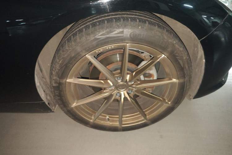 Used Infiniti Q50 2014 2.0T Comfort Edition Right Front Wheel Hub