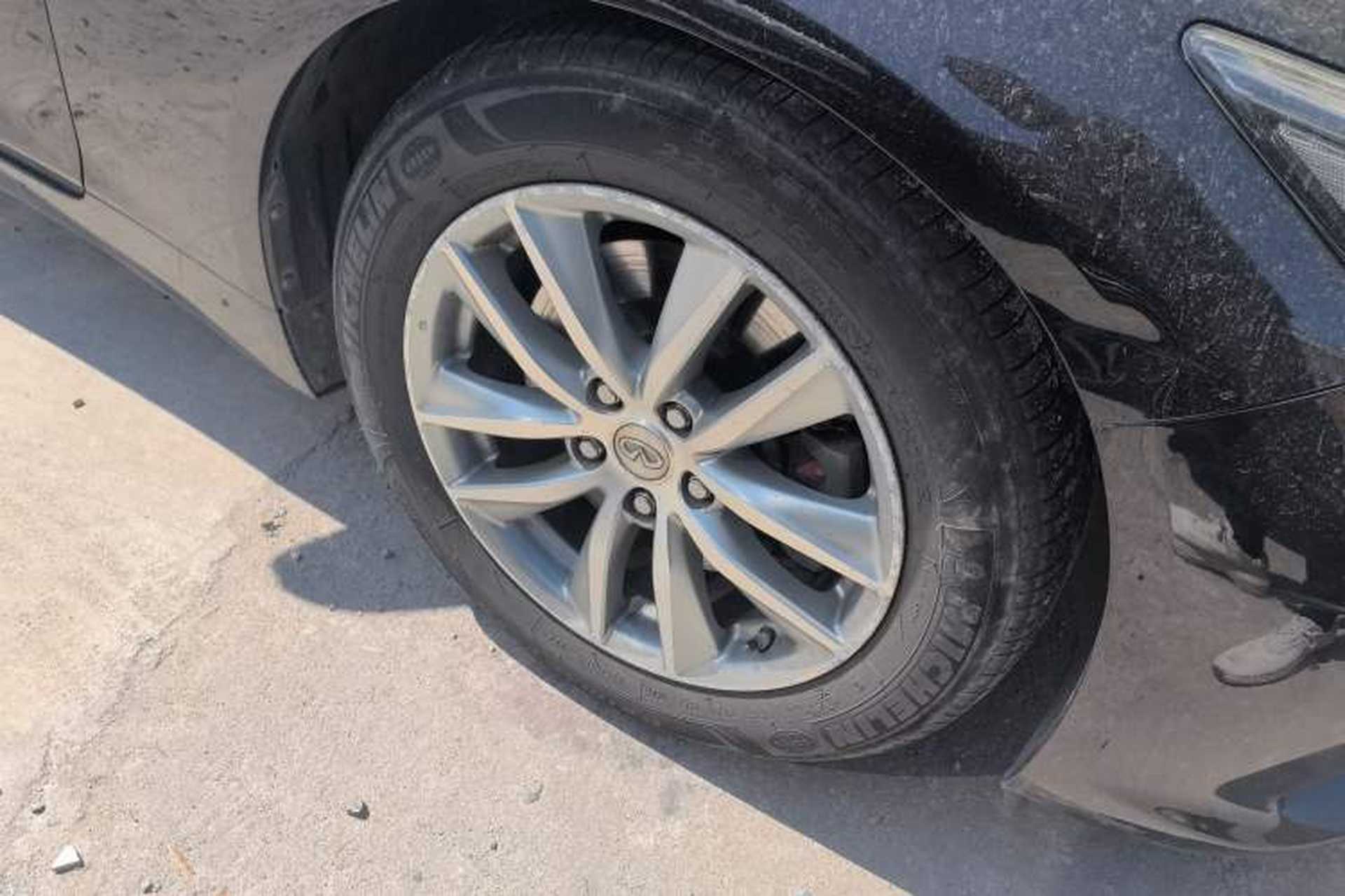 Used Infiniti Q50 2014 3.7L Comfort Edition Right Front Wheel Hub