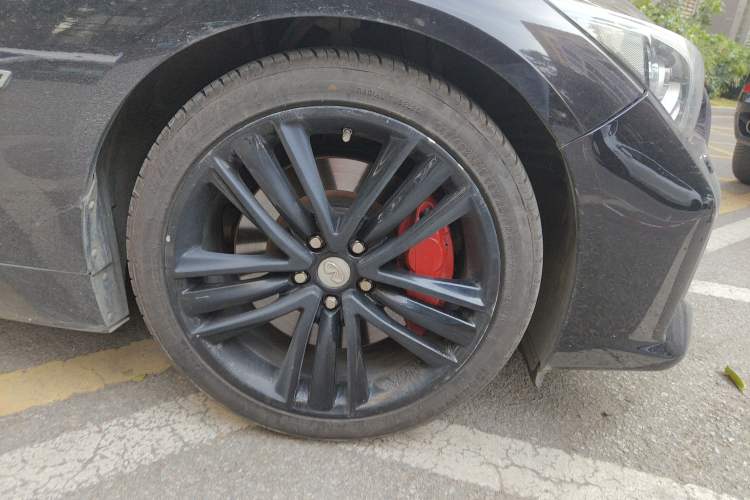 Used Infiniti Q50 2014 3.7L Luxury Sport Edition Right Front Wheel Hub