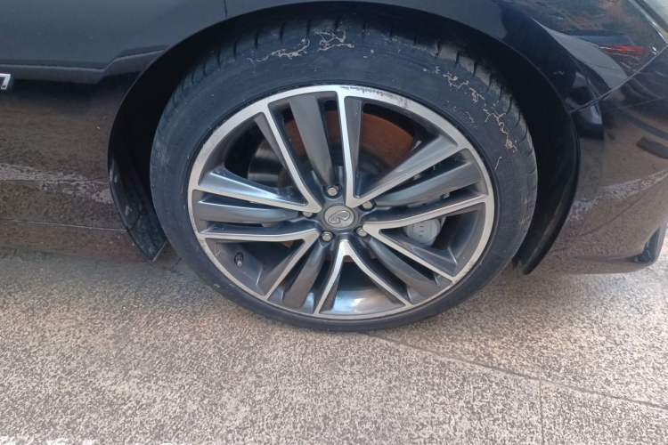 Used Infiniti Q50 2014 3.7L Luxury Sport Edition Right Front Wheel Hub
