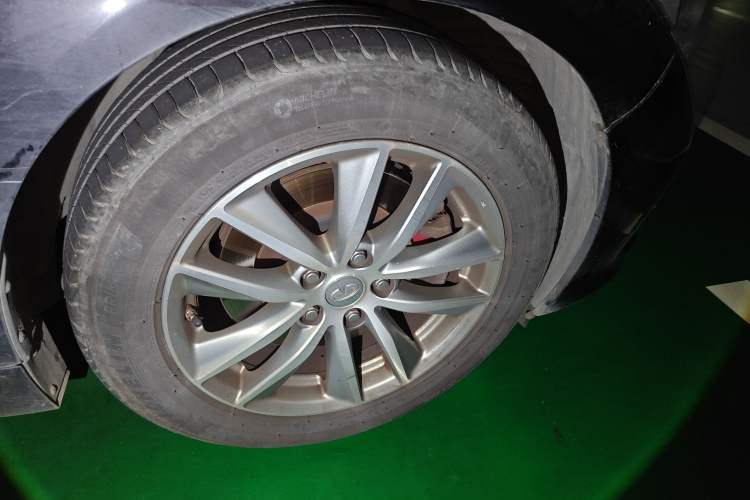 Used Infiniti Q50 2014 2.0T Luxury Edition Right Front Wheel Hub