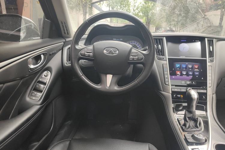 Used Infiniti Q50 2014 3.7L Comfort Edition Steering Wheel