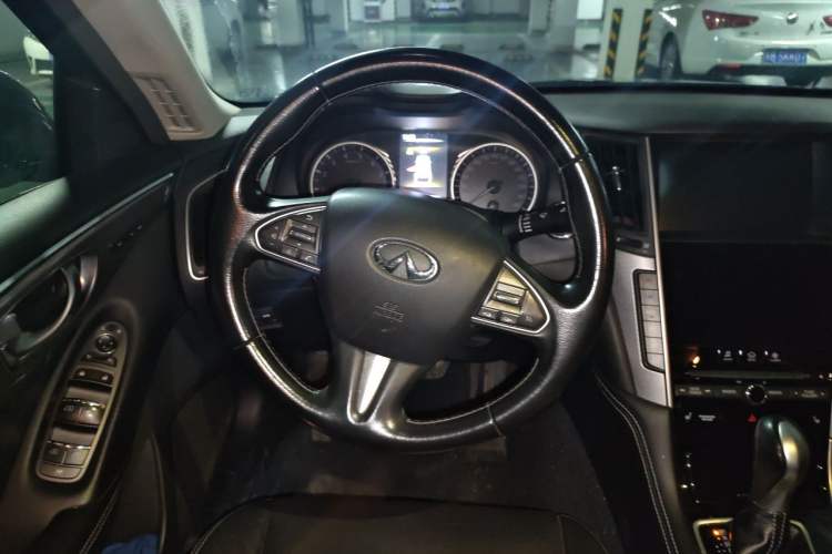 Used Infiniti Q50 2014 3.7L Comfort Edition Steering Wheel
