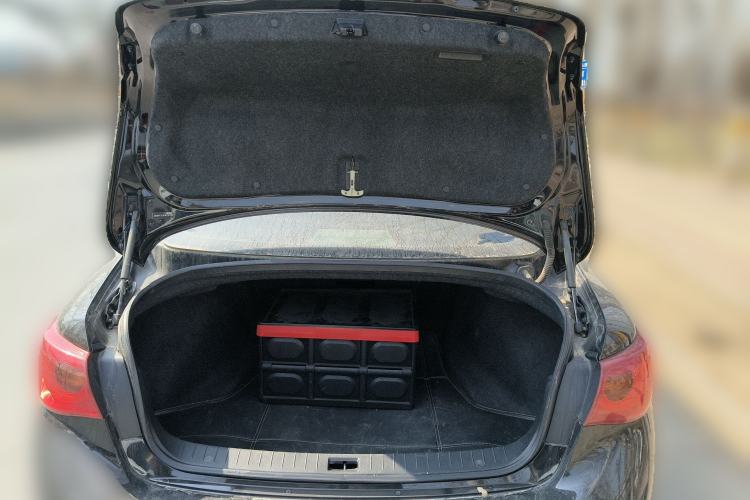 Used Infiniti Q50 2014 3.7L Comfort Edition Trunk