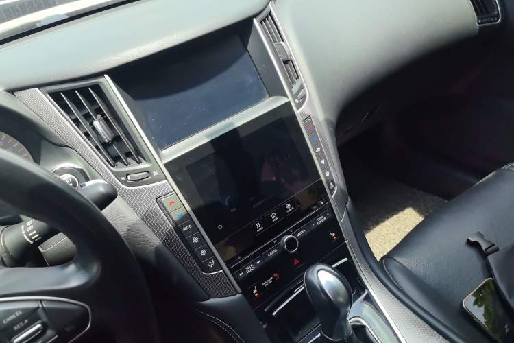 Used Infiniti Q50 2014 3.7L Luxury Edition Audio And AC Panel