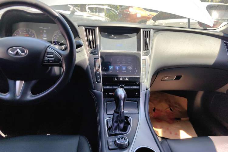 Used Infiniti Q50 2014 2.0T Luxury Edition Audio And AC Panel
