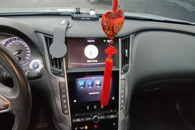 Used Infiniti Q50 2014 3.7L Comfort Edition Audio And AC Panel