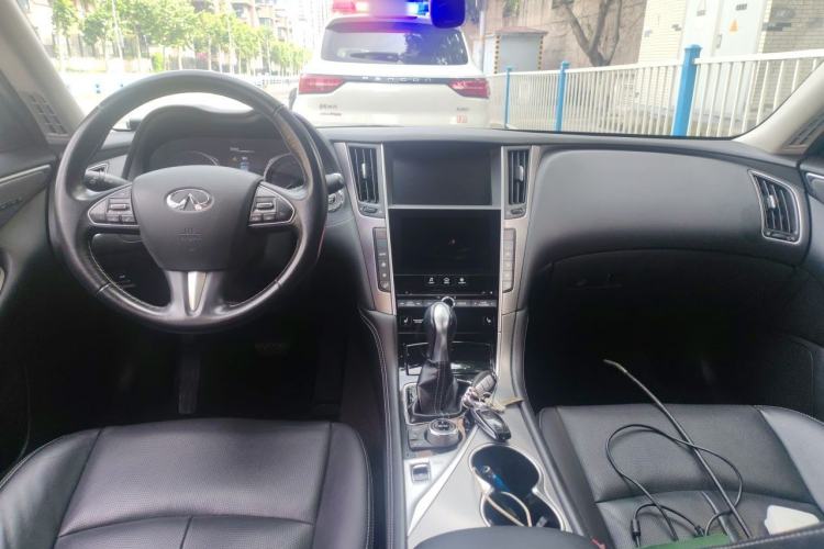 Used Infiniti Q50 2014 3.7L Comfort Edition Center Console