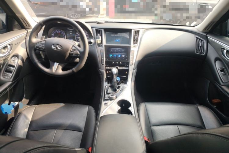 Used Infiniti Q50 2014 3.7L Luxury Edition Center Console