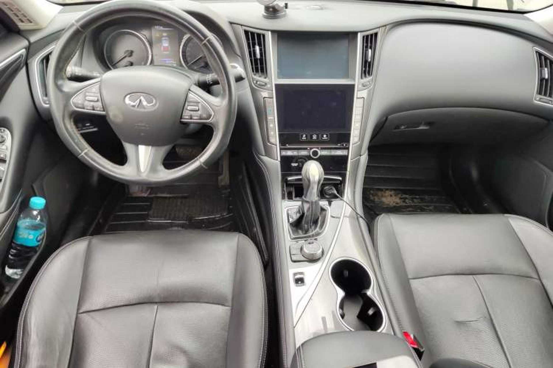 Used Infiniti Q50 2014 2.0T Comfort Edition Center Console