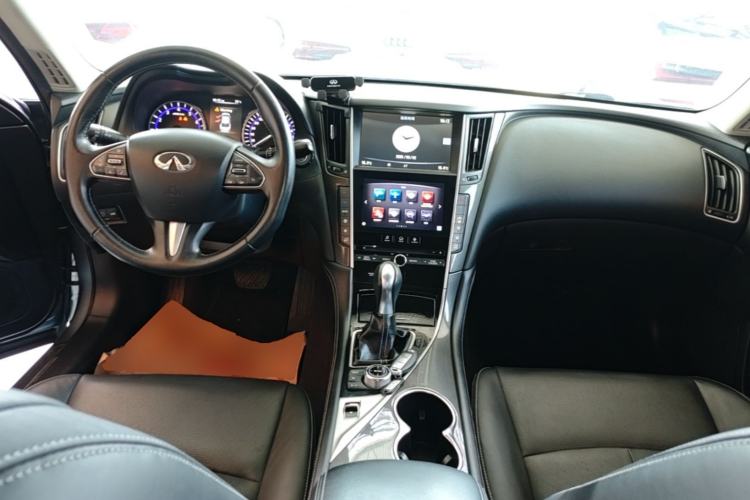 Used Infiniti Q50 2014 2.0T Comfort Edition Center Console