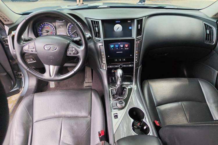 Used Infiniti Q50 2014 2.0T Comfort Edition Center Console