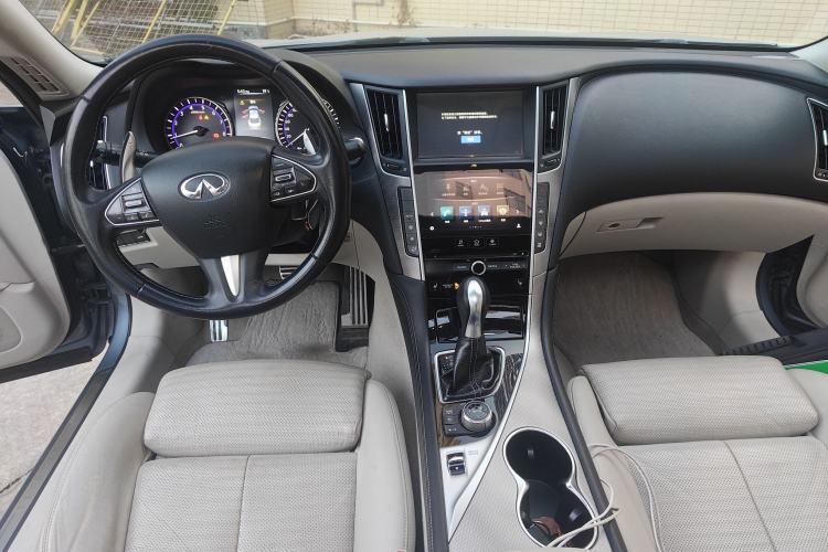 Used Infiniti Q50 2014 3.7L Luxury Sport Edition Center Console