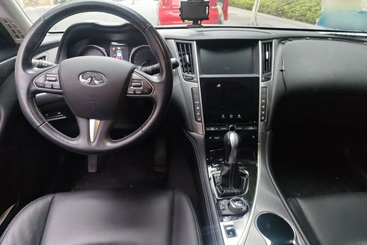 Used Infiniti Q50 2014 3.7L Comfort Edition Center Console