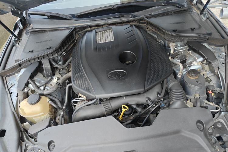 Used Infiniti Q50 2014 2.0T Luxury Edition Engine Bay