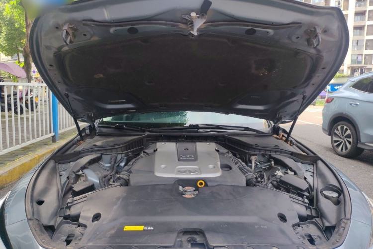 Used Infiniti Q50 2014 3.7L Comfort Edition Engine Bay