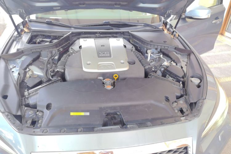 Used Infiniti Q50 2014 3.7L Luxury Edition Engine Bay