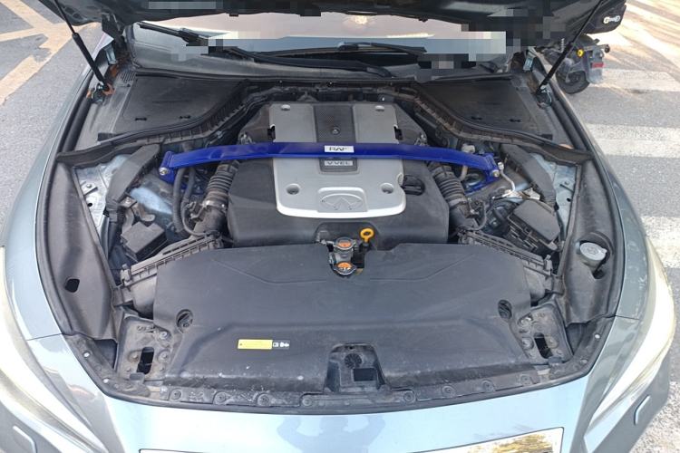 Used Infiniti Q50 2014 3.7L Comfort Edition Engine Bay