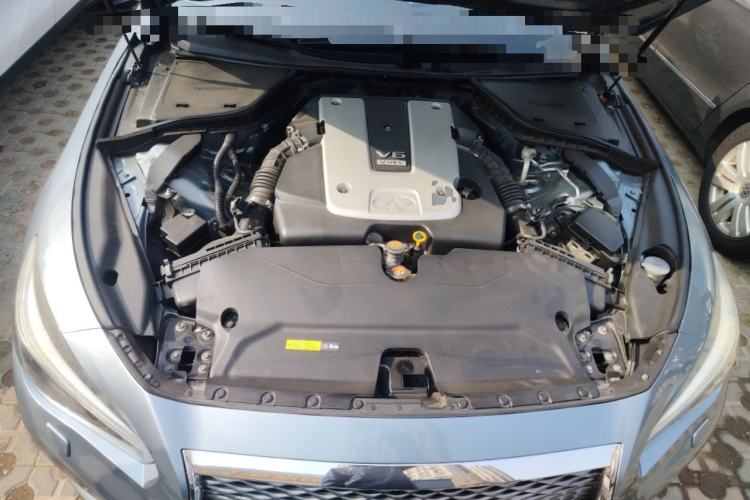 Used Infiniti Q50 2014 3.7L Luxury Edition Engine Bay